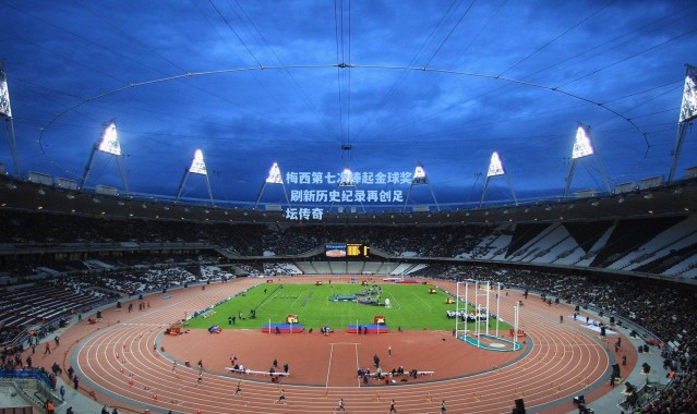 【壹号娱乐下载】梅西第七次捧起金球奖 刷新历史纪录再创足坛传奇